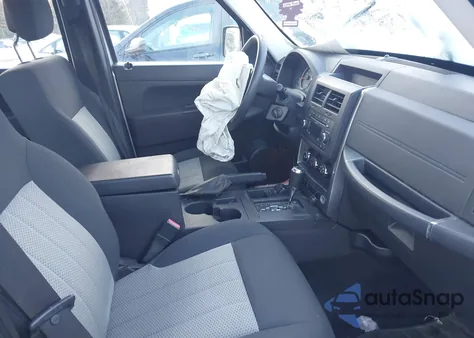 2010 Jeep Liberty Sport z USA, uszkodzony, nr VIN 1J4PN2GK1AW180133